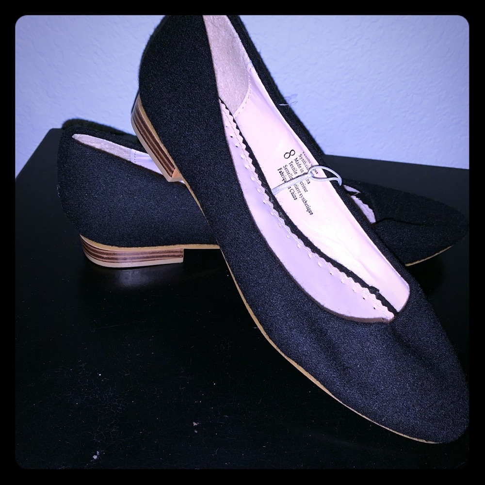 BLACK FLATS